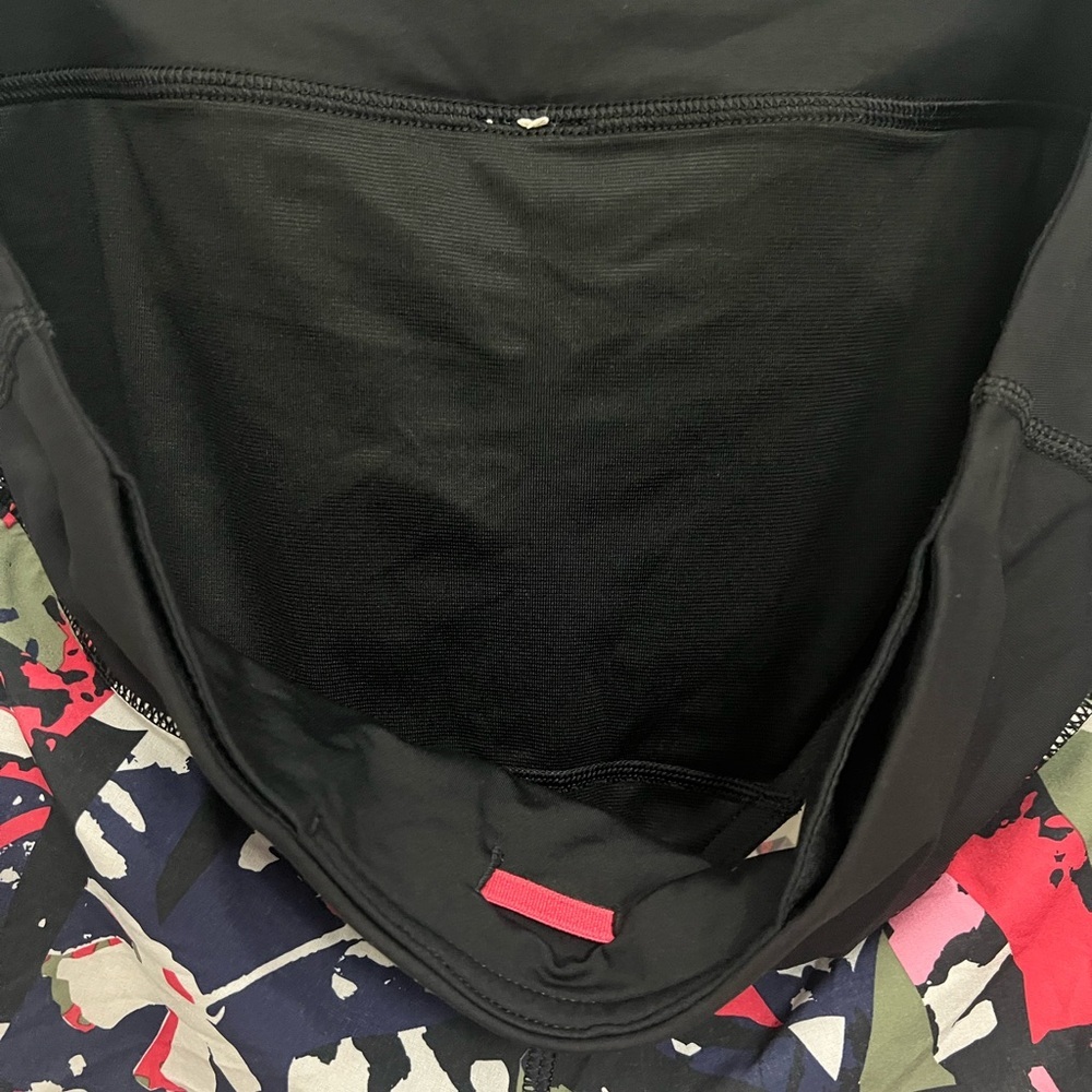 Lululemon Athletica Pop Cut Boom Juice Multi / Black Speed Shorts 2.5” sz 8 - Picture 3 of 9